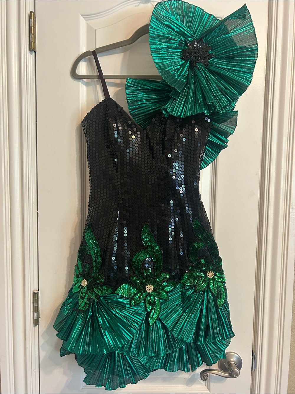 Authentic 1980s Alyce Designs Prom/Cocktail Green and Black Dress